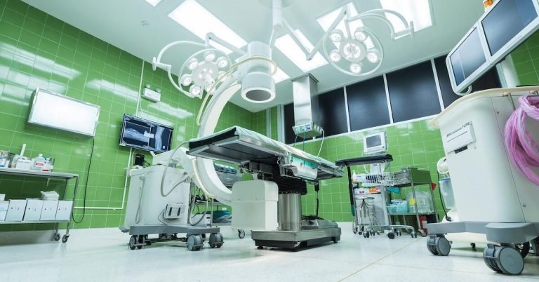 A hospital operation room with healthcare technology trends.